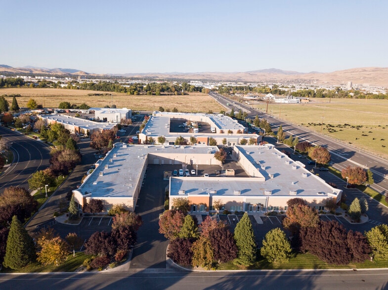 1140 Financial Blvd, Reno, NV à louer - Photo du bâtiment - Image 2 de 13