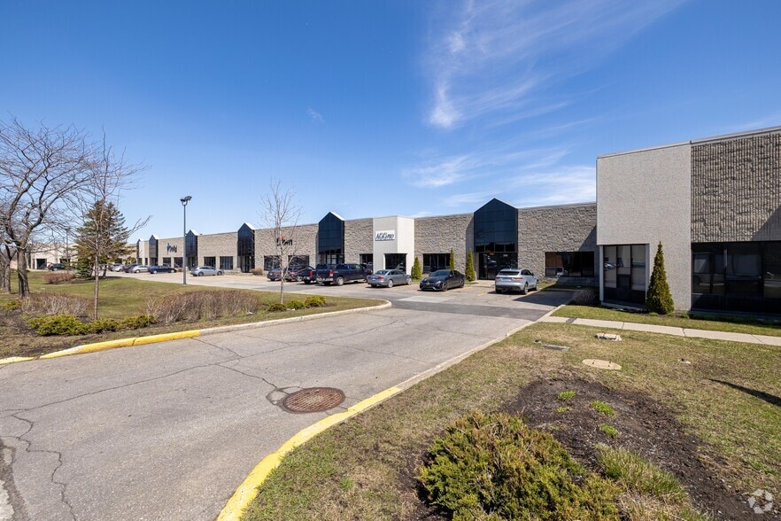 351-381 Rue McCaffrey, Montréal, QC for lease - Building Photo - Image 2 of 11