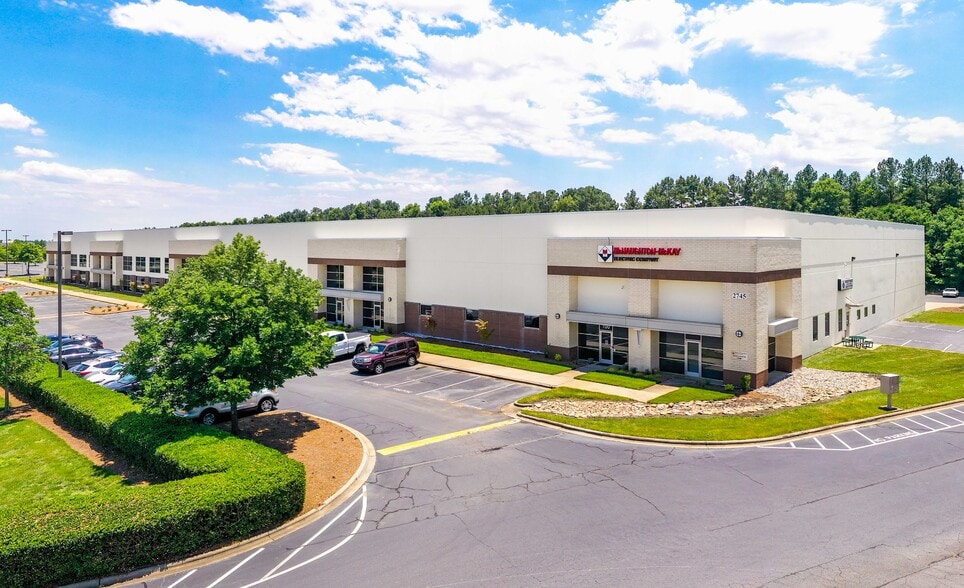 2745 Whitehall Park Dr, Charlotte, NC for lease - Building Photo - Image 3 of 15