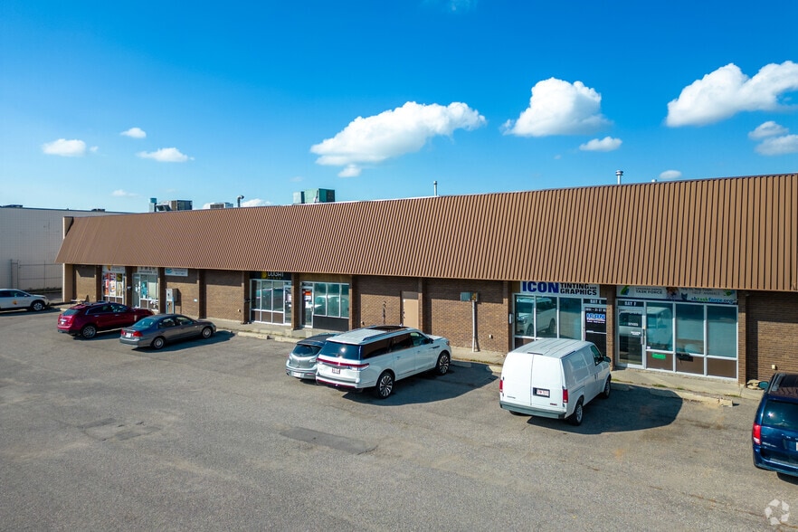 3851 21st St NE, Calgary, AB à louer - Photo du bâtiment - Image 2 de 5