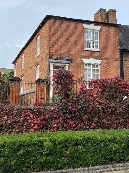 2 Lady Bank, Tamworth à vendre - Photo du bâtiment - Image 1 de 3