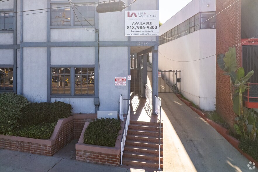 12750 Ventura Blvd, Studio City, CA à louer - Photo du bâtiment - Image 2 de 4