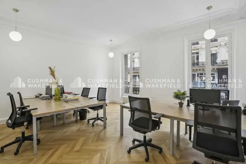 Office in Paris for sale - Interior Photo - Image 2 of 8