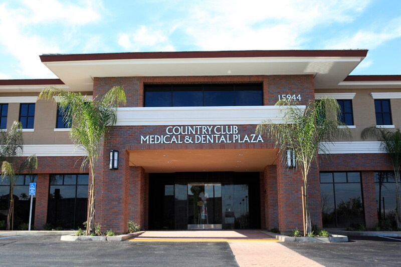 15944 Los Serranos Country Club Dr, Chino Hills, CA à louer - Photo du bâtiment - Image 3 de 78