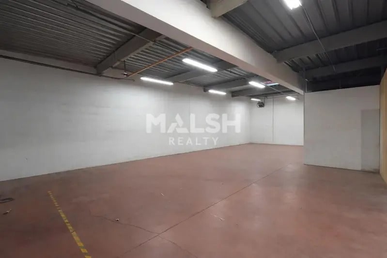 Flex in Villeurbanne for lease - Interior Photo - Image 2 of 5