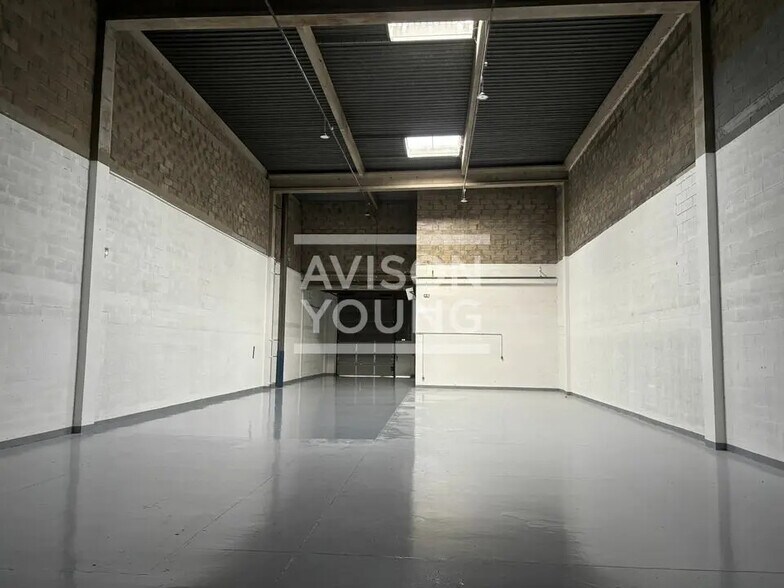 Flex in Gennevilliers for lease - Interior Photo - Image 3 of 5
