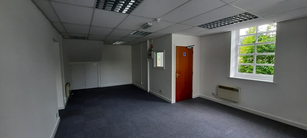 Hartlebury Trading Est, Hartlebury for lease - Interior Photo - Image 3 of 9