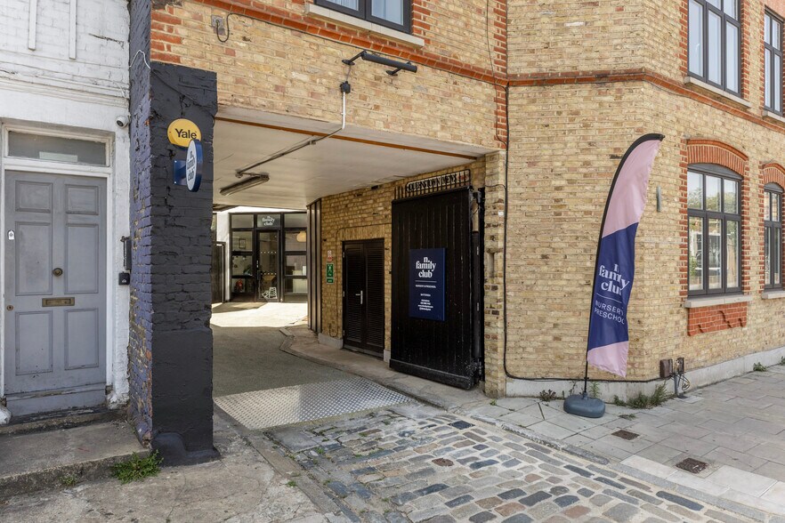 233A Queenstown Rd, Londres à vendre - Photo du bâtiment - Image 3 de 12