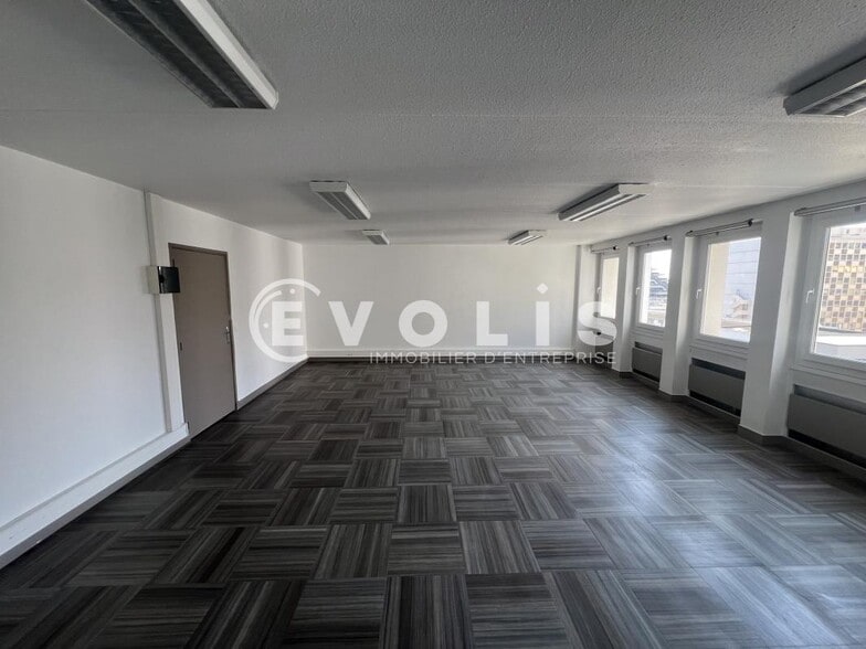 1 Voie Felix Eboue, Créteil for lease - Interior Photo - Image 2 of 16