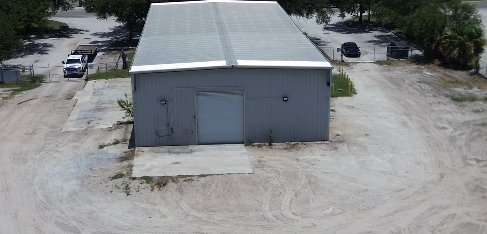 9507 Palm River Rd, Tampa, FL for lease - Building Photo - Image 3 of 25