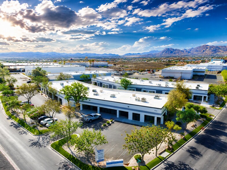 12 Sunset Way, Henderson, NV à louer - Photo du bâtiment - Image 1 de 6