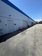 13143 Saticoy St, North Hollywood, CA à louer Photo intérieure- Image 2 de 9