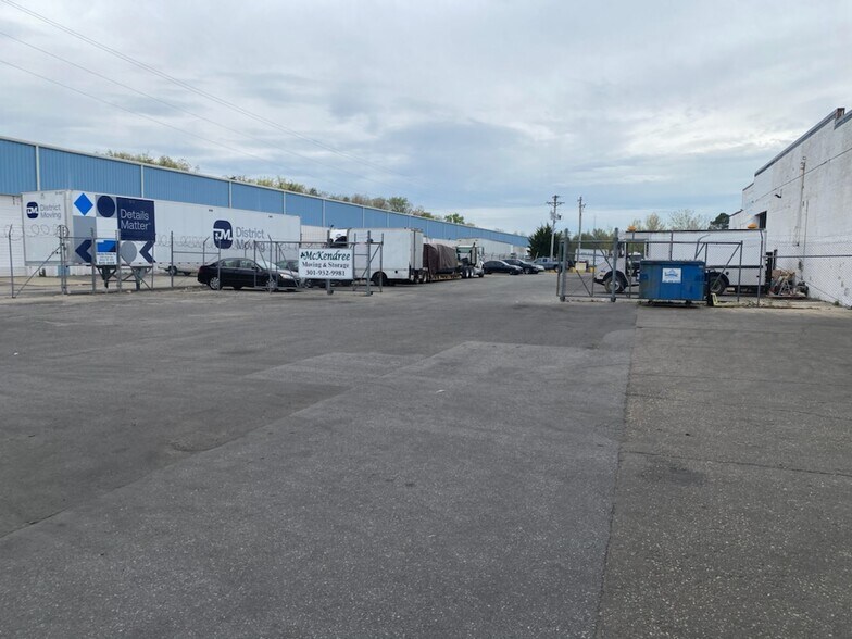 12105 Acton Ln, Waldorf, MD à louer - Photo du bâtiment - Image 2 de 18