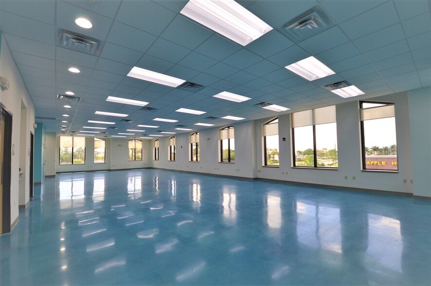 33004 S Dixie Hwy, Florida City, FL for lease - Building Photo - Image 3 of 10