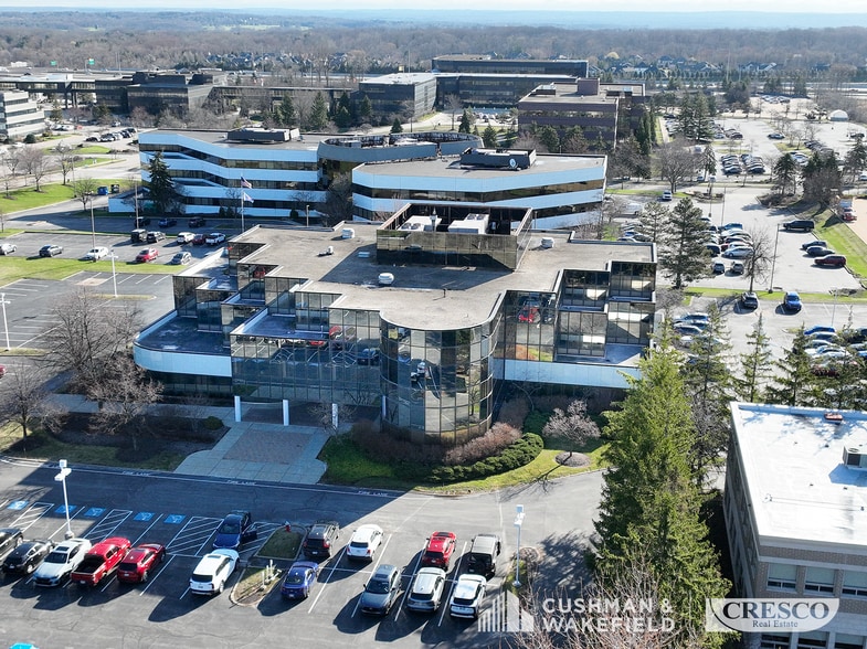 Reflections and Landmark Portfolio portfolio of 2 properties for sale on LoopNet.ca - Building Photo - Image 2 of 21