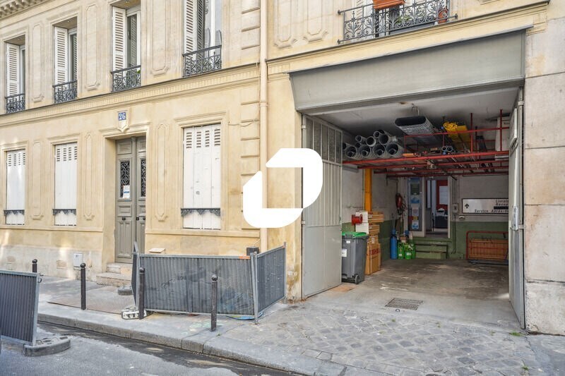 Flex in Paris for sale - Building Photo - Image 2 of 19