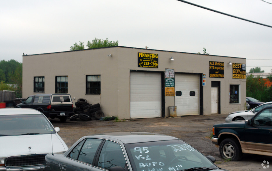 Portfolio of 2 properties for sale on LoopNet.ca - Primary Photo - Image 1 of 2