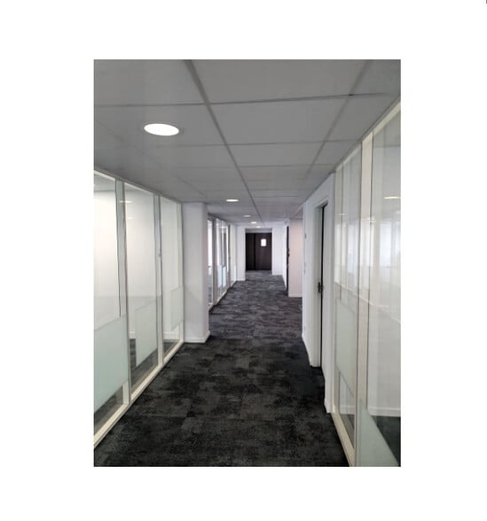 39 Rue Du Gouverneur Général Eboué, Issy-les-Moulineaux for lease - Building Photo - Image 3 of 12