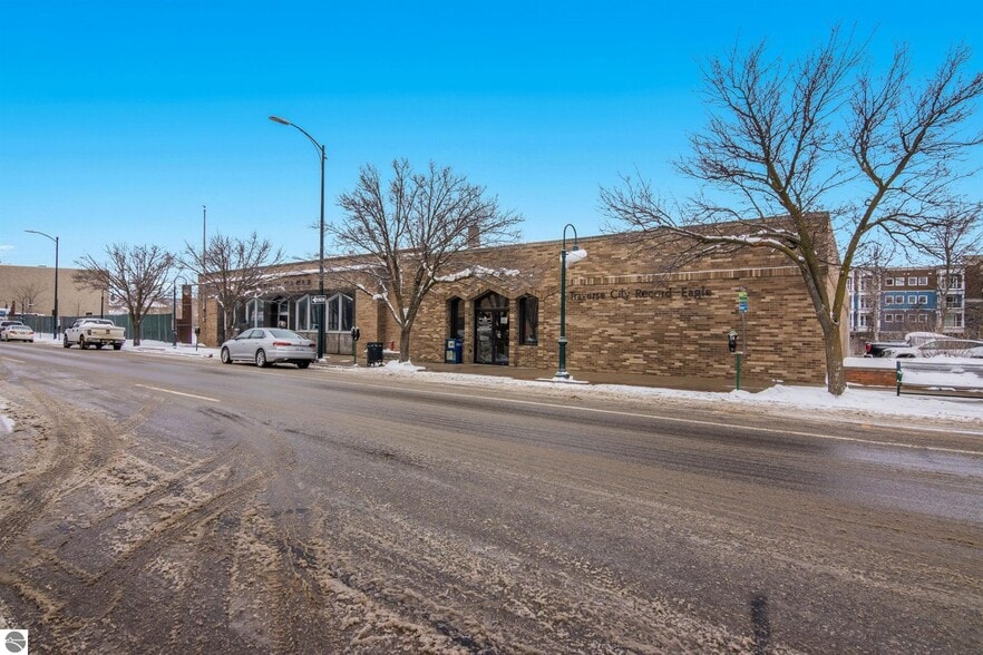 116 W Front St, Traverse City, MI for sale - Building Photo - Image 2 of 10