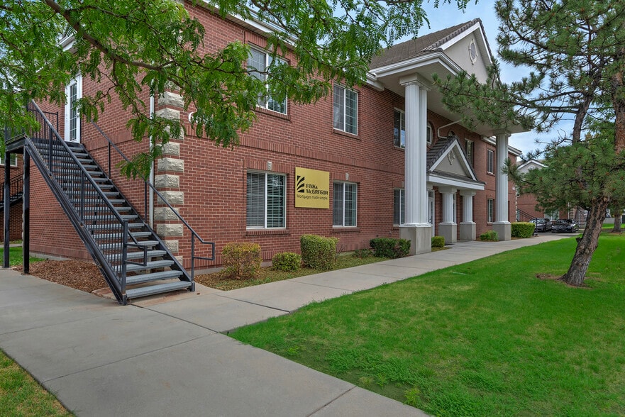 Jamestown Office Condos portfolio of 2 properties for sale on LoopNet.ca - Building Photo - Image 2 of 20