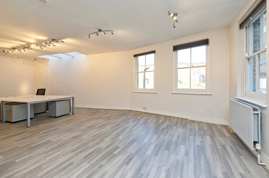 136-136B Lancaster Rd, London for lease - Building Photo - Image 2 of 6