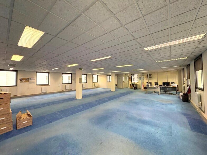 Office in Chatou for sale - Interior Photo - Image 3 of 7