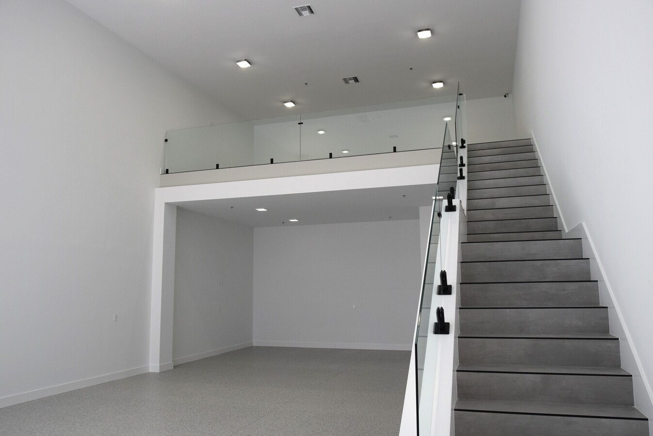 11720 SE Shell Ave, Hobe Sound, FL 33455 - Unité E -  - Photo intérieure - Image 1 of 1