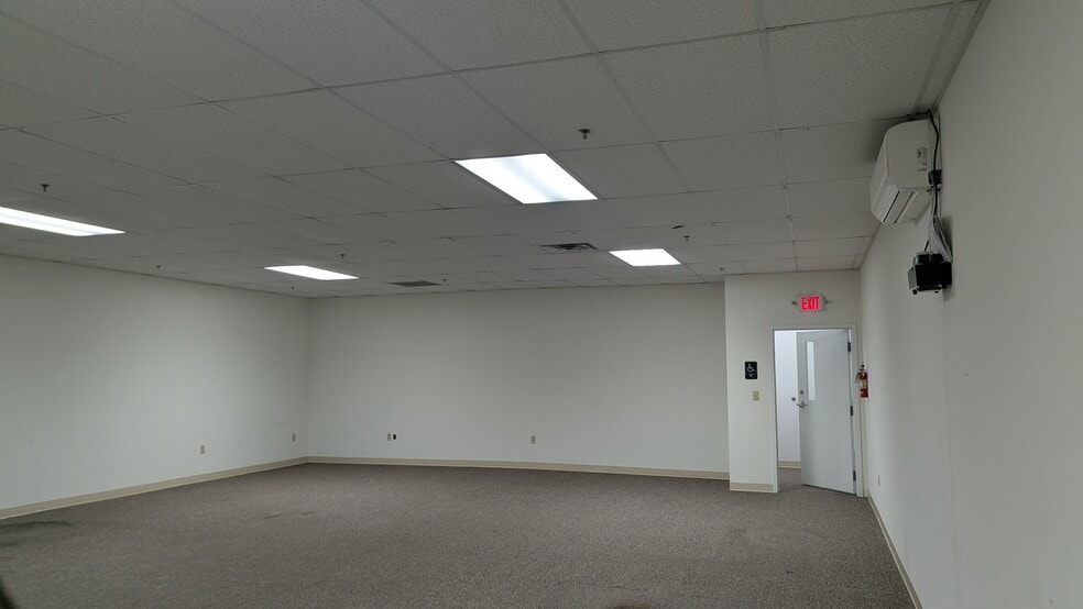 1200 Corporate Blvd, Lancaster, PA for lease - Building Photo - Image 3 of 3