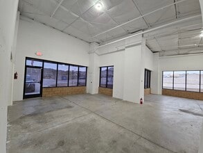 2921 Friendly Pl, Bullhead City, AZ for lease Interior Photo- Image 2 of 21