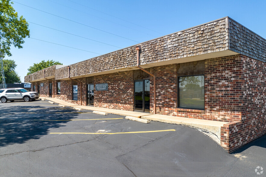 12305-12309 Gold St, Omaha, NE for lease - Building Photo - Image 2 of 10