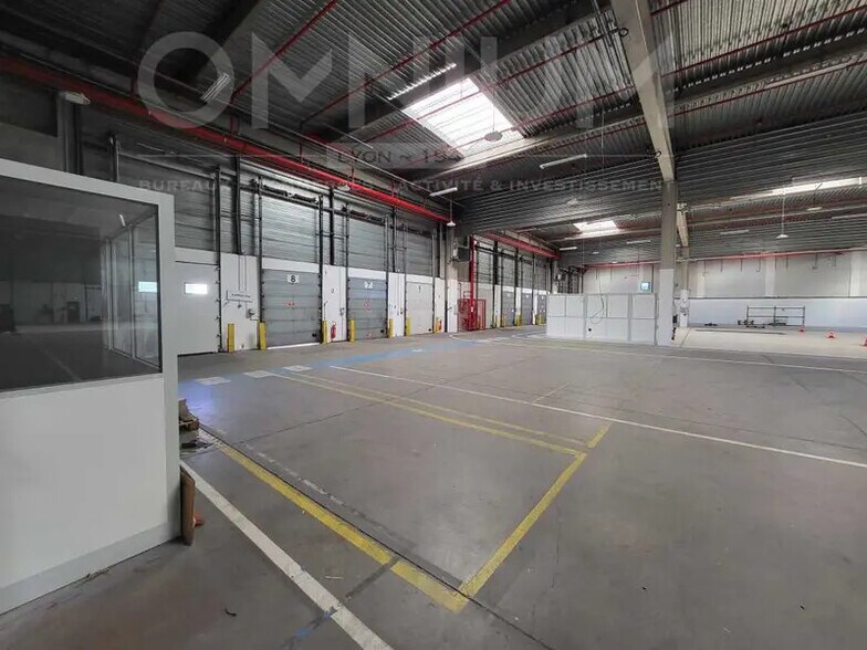 Industrial in Vénissieux for lease - Building Photo - Image 3 of 12