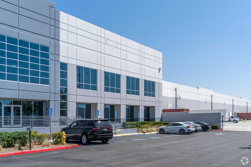 2358 Cottonwood Ave, Riverside, CA à louer - Photo du bâtiment - Image 3 de 11