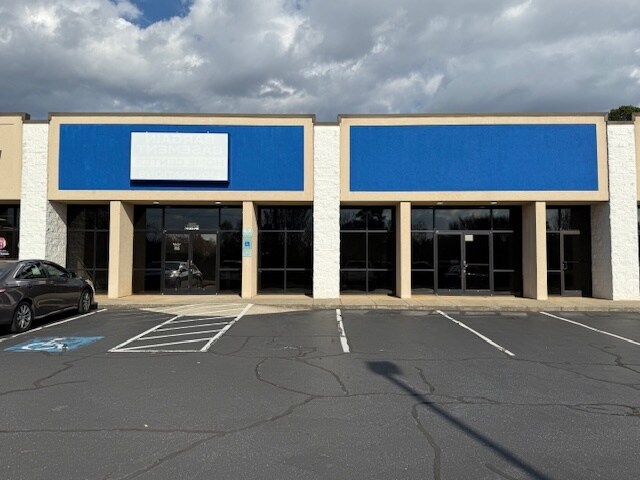2315 Catawba Valley Blvd SE, Hickory, NC à louer - Photo du bâtiment - Image 3 de 24