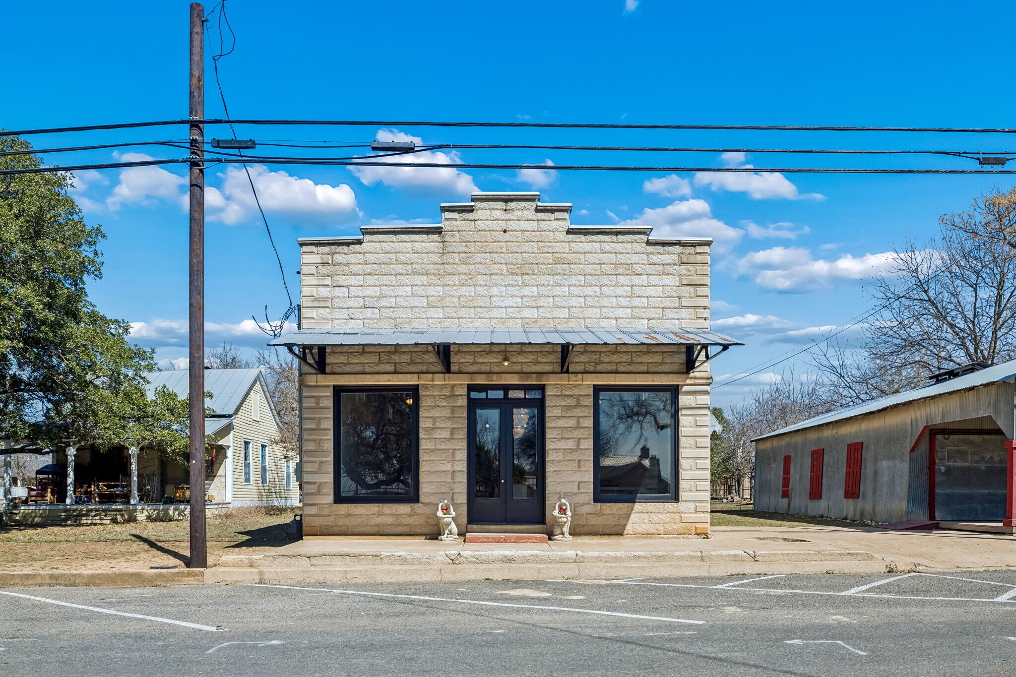 606 High St, Comfort, TX à vendre Photo du bâtiment- Image 1 de 17