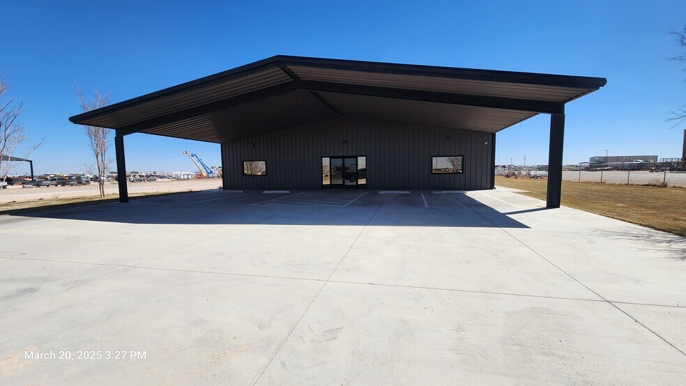 4516 County Rd 130, Midland, TX à vendre - Photo du bâtiment - Image 2 de 43