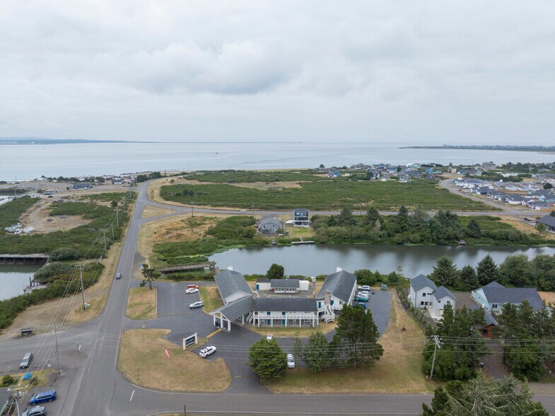 1031 Discovery Ave SE, Ocean Shores, WA à vendre - Photo du bâtiment - Image 2 de 55