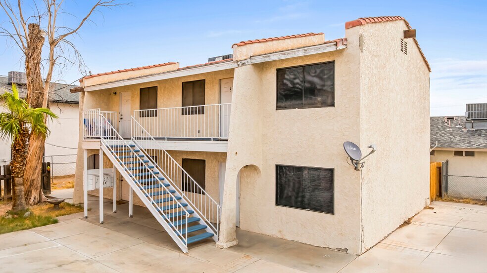 357 Rio Grande Ct, Bullhead City, AZ à vendre - Photo du bâtiment - Image 2 de 12