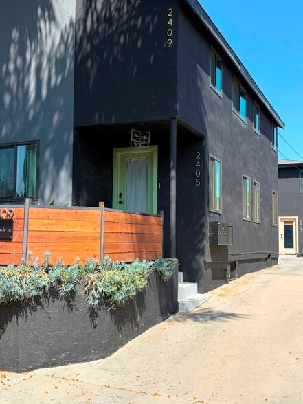 2405 Meadowvale Ave, Los Angeles, CA for sale - Building Photo - Image 3 of 78