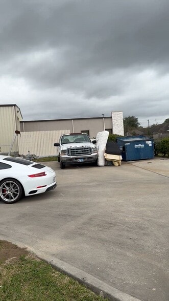 371-1/2 Columbia Memorial Parkway, Kemah, TX for lease - Commercial Listing Video - Image 2 of 19