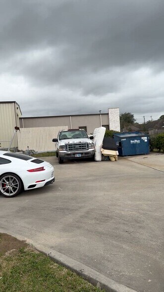 371-1/2 Columbia Memorial Parkway, Kemah, TX à louer - Vidéo sur l’inscription commerciale - Image 2 de 19