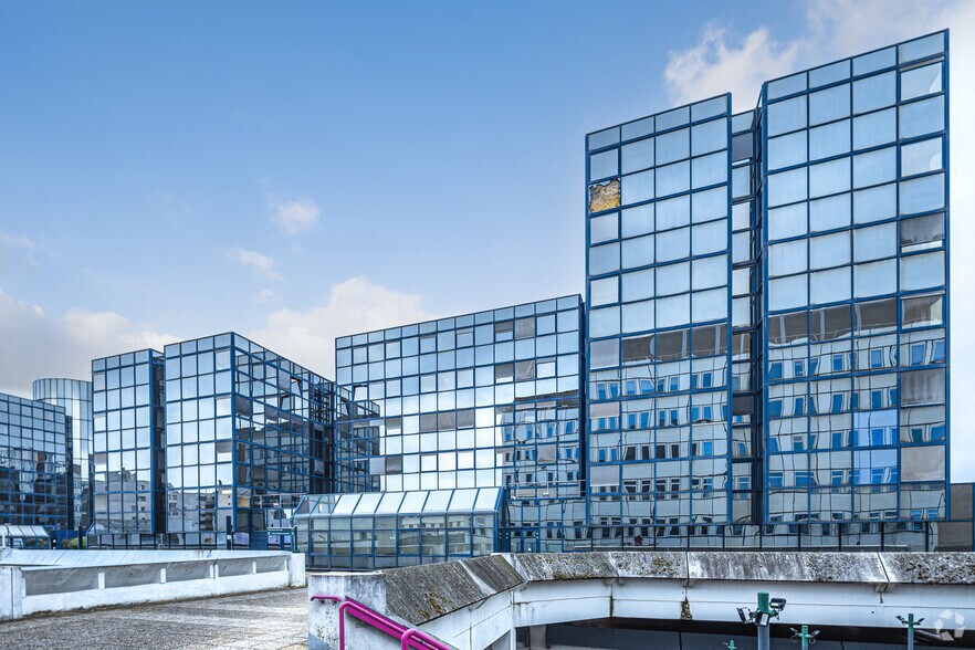 Office in Noisy-le-Grand for lease - Primary Photo - Image 1 of 3