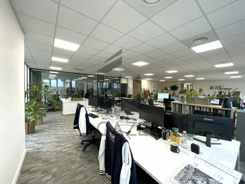 Office in Mérignac for lease - Interior Photo - Image 2 of 11