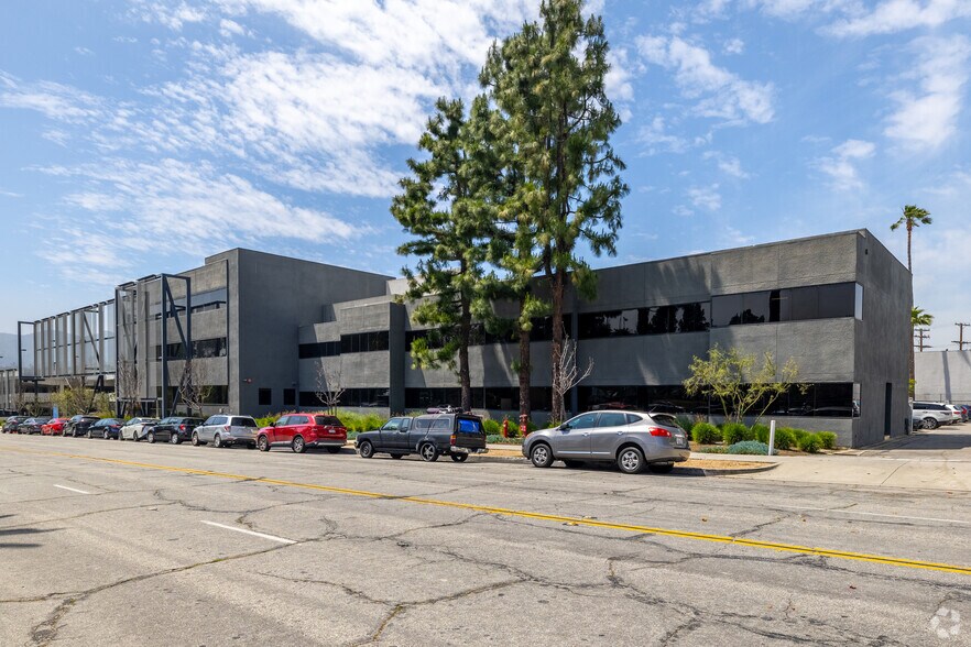 1015 Grandview Ave, Glendale, CA à vendre - Photo principale - Image 1 de 10