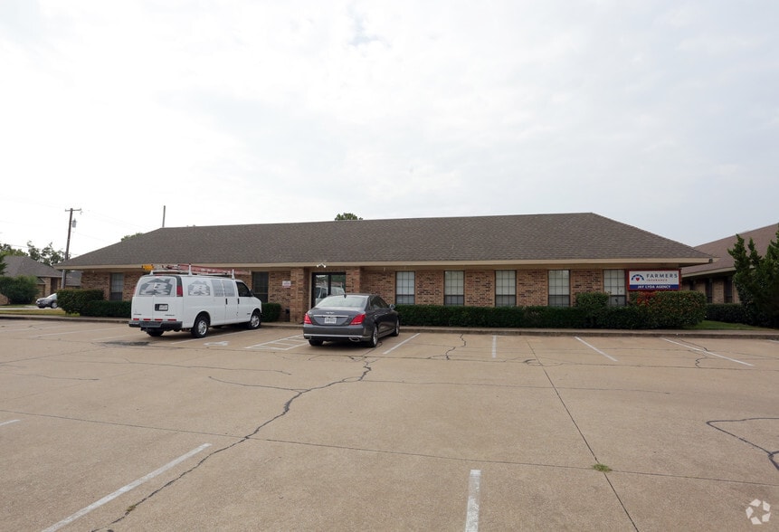 2520 Harwood Rd, Bedford, TX à vendre - Photo du bâtiment - Image 3 de 4