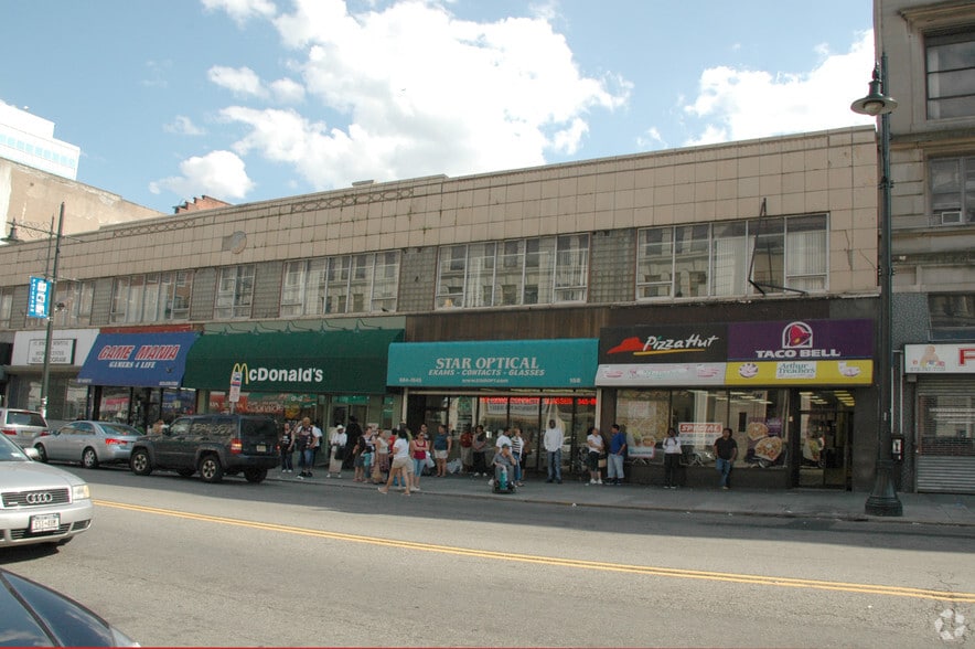 158-168 Market St, Paterson, NJ for lease - Primary Photo - Image 1 of 3
