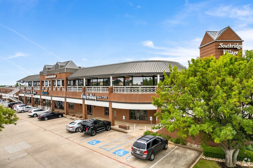 2430 E Interstate 35 S, Denton, TX à louer - Photo du bâtiment - Image 2 de 7