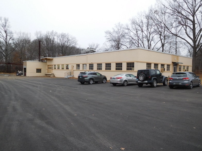 95 Granby St, Bloomfield, CT for lease - Building Photo - Image 3 of 16