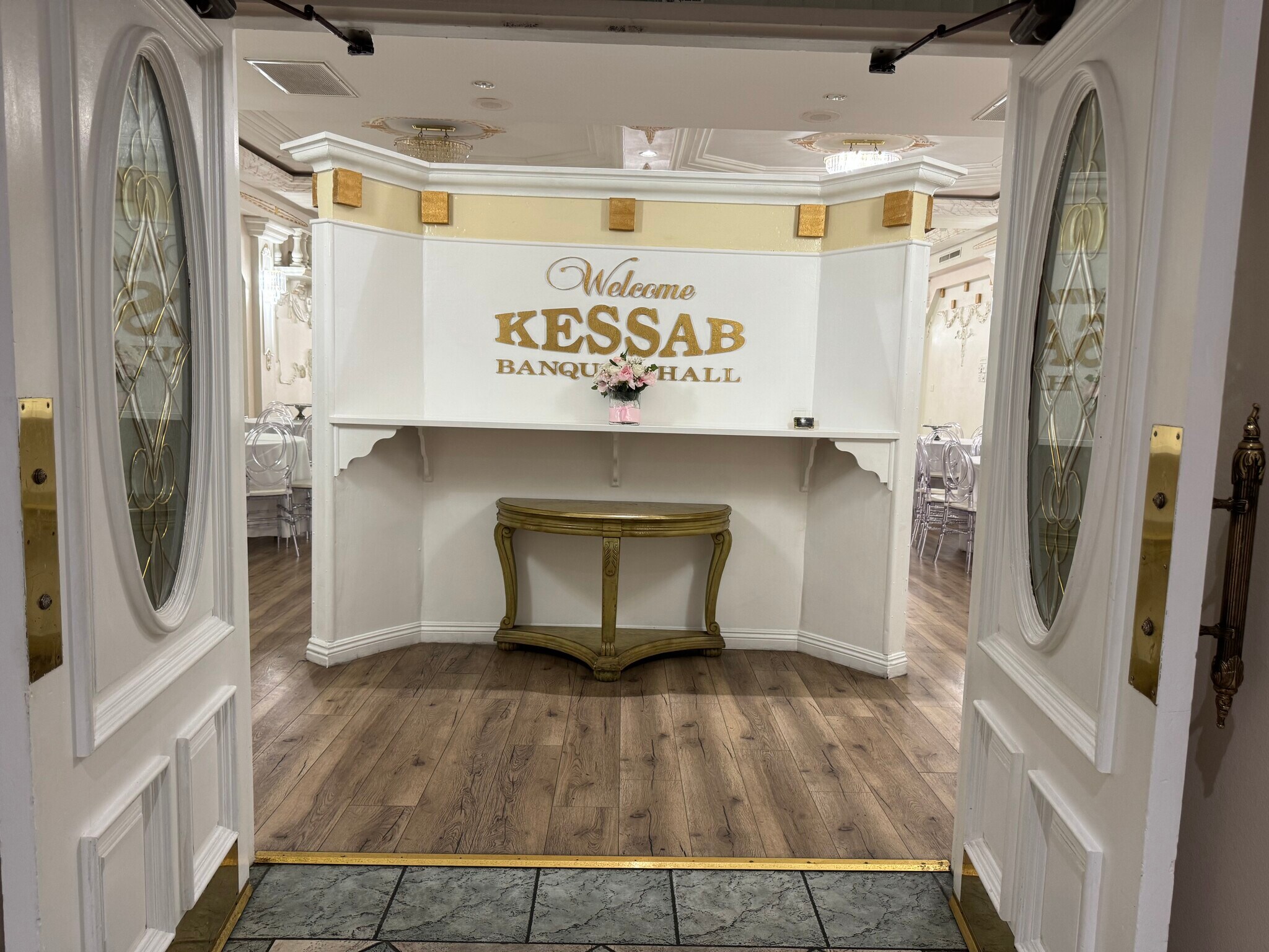 18407 Sherman Way, Reseda, CA à vendre Photo principale- Image 1 de 30