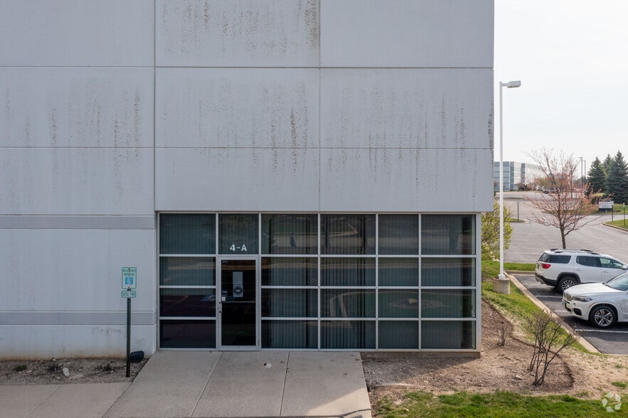 4 Northpoint Ct, Bolingbrook, IL à louer - Photo du bâtiment - Image 3 de 5