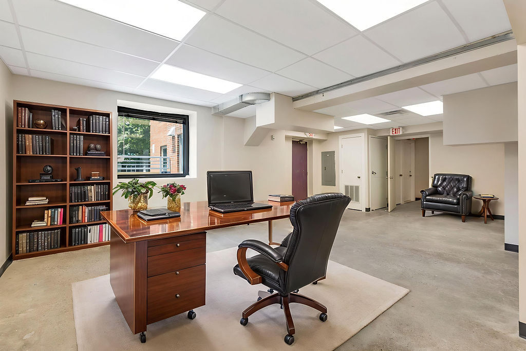 2330 Victory Pky, Cincinnati, OH for lease Interior Photo- Image 1 of 9